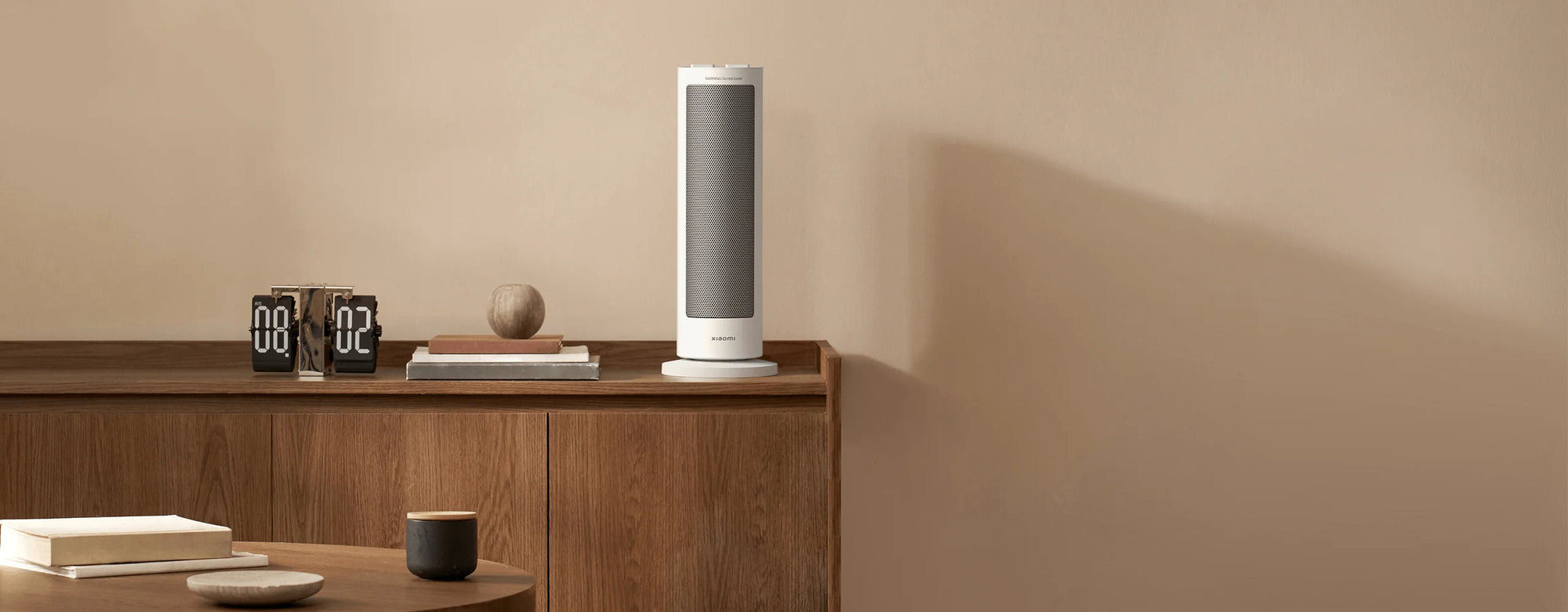 Flexible placement: tabletop or free-standing<br>
Lightweight and compact